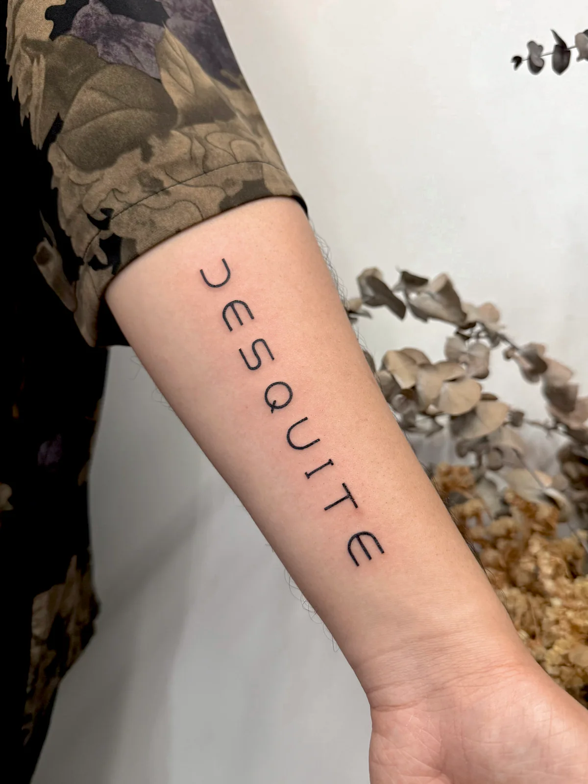 Trois Tattoo 手臂英文小字作品與紋身預約前準備清單