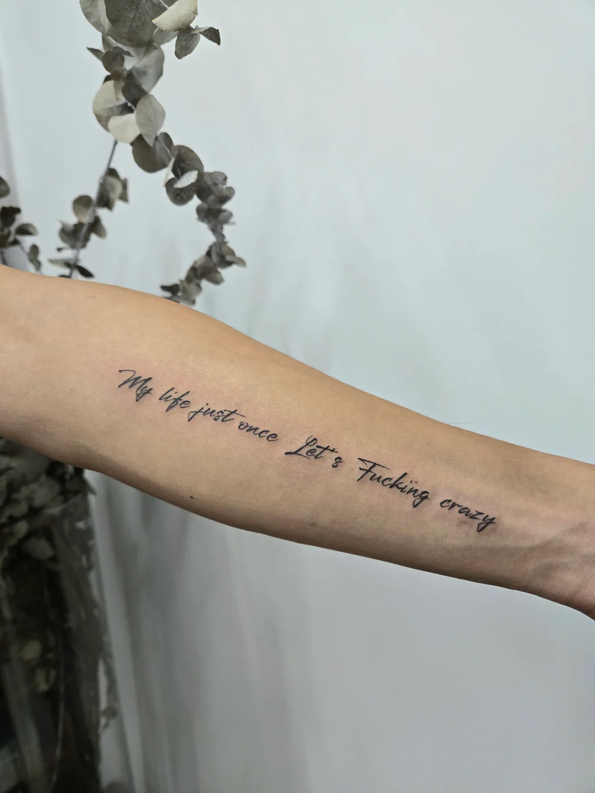 Tiny Tattoo by Trois 前臂英文手寫長句文字紋身作品
